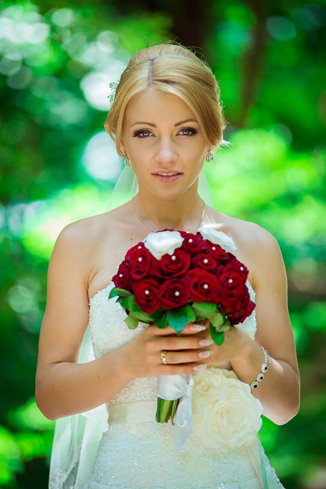 971586_221621684658121_1522402910_n